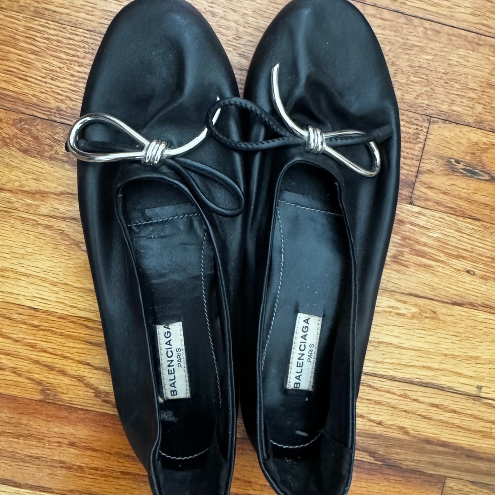 Balenciaga Women's Black Ballet Flats 38 leather silver bow